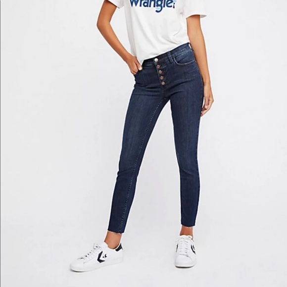 Free People Denim - 🦋Free People🦋 Reagan Button Front Jeans